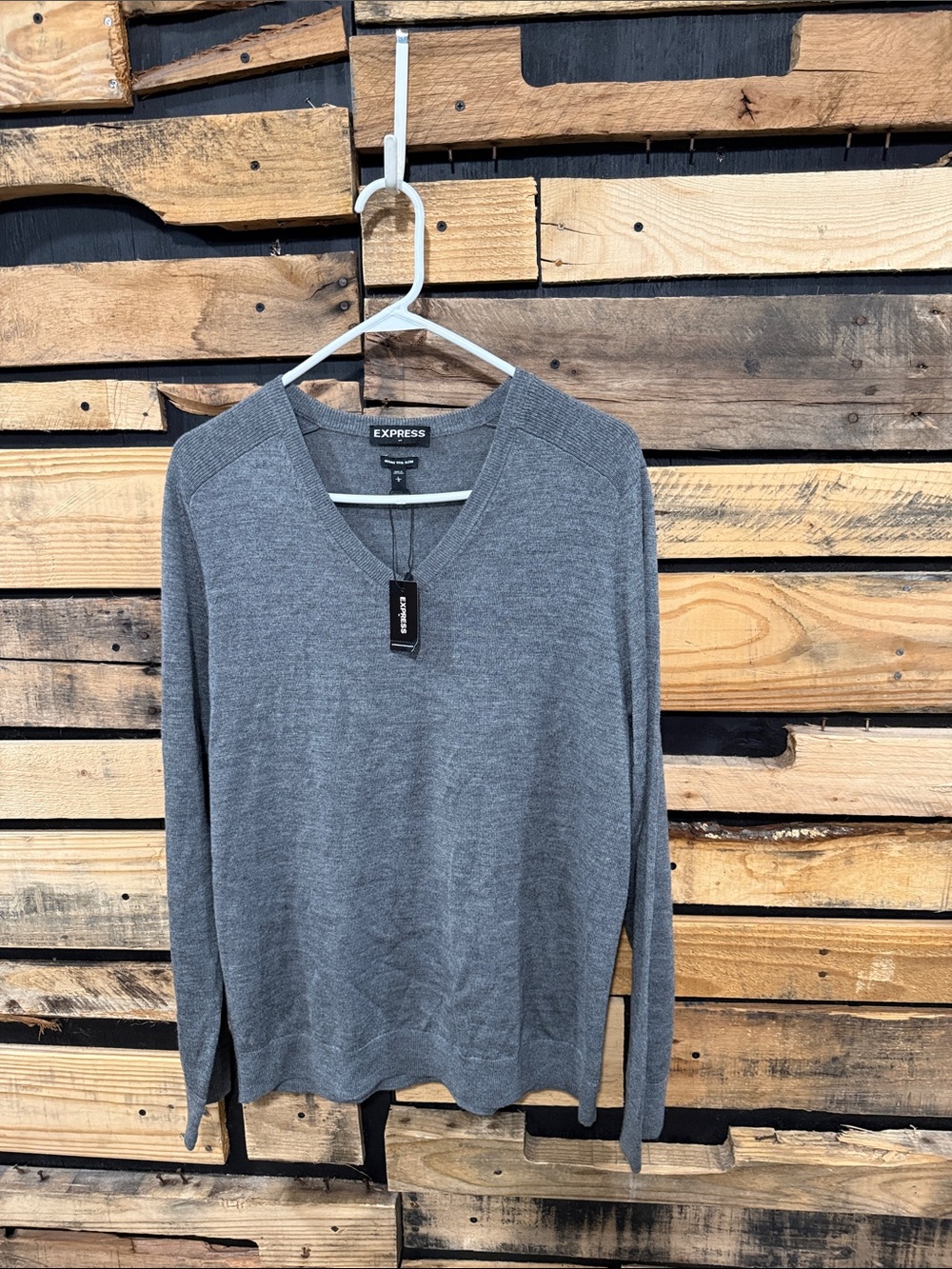 Express Men’s Grey V-Neck Merino Wool Blend Sweater Size Large NWT Preppy